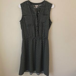 Grn/blk/wht pattern, cinched waist, sleeveless.